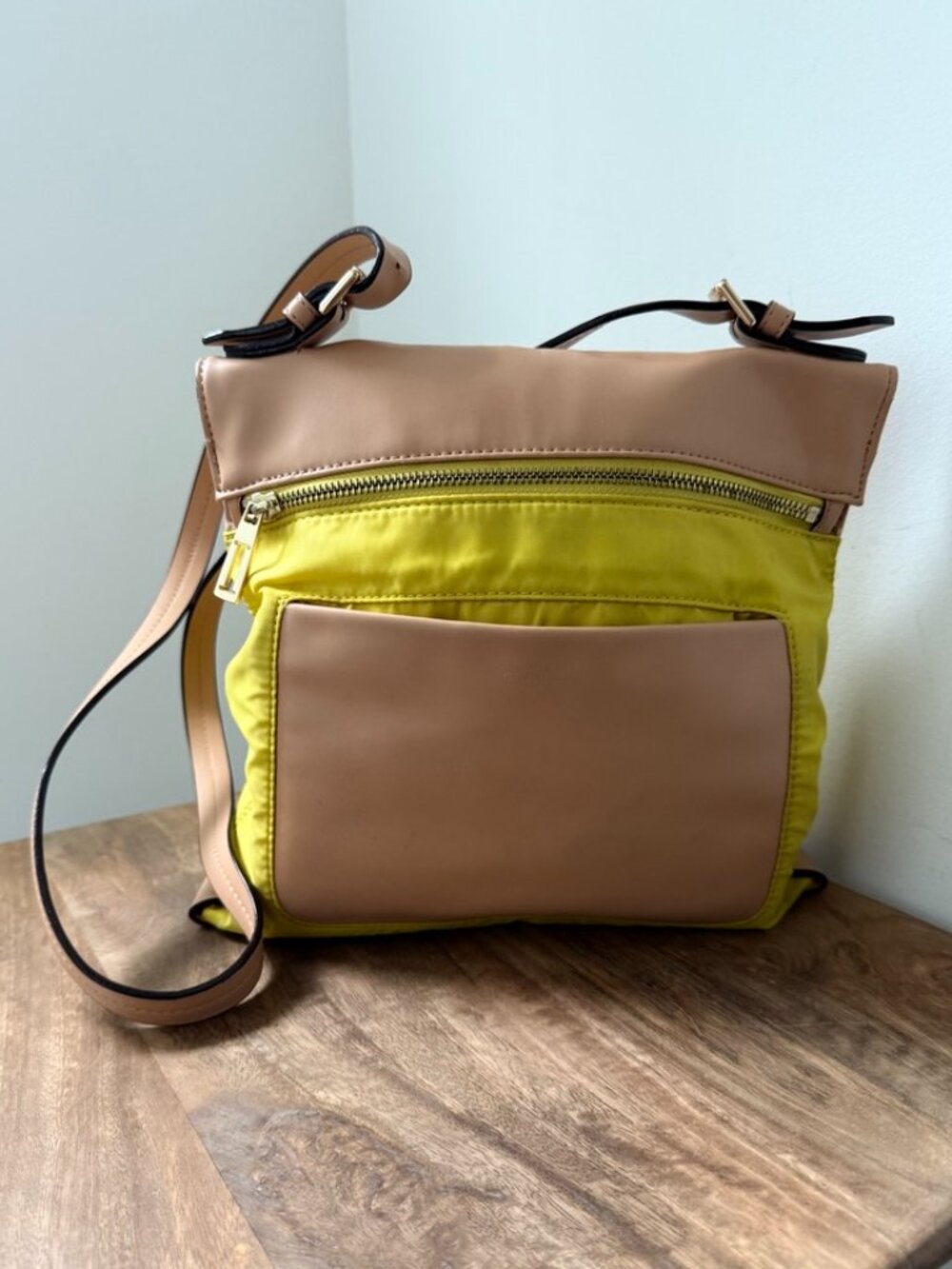 ISAAC MIZRAHI New York Yellow Nylon Crossbody Bag Nude Leather Trim Travel